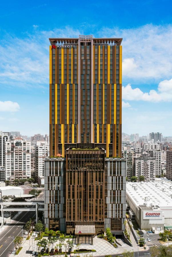 Kaohsiung Marriott Hotel Exterior photo The building's facade