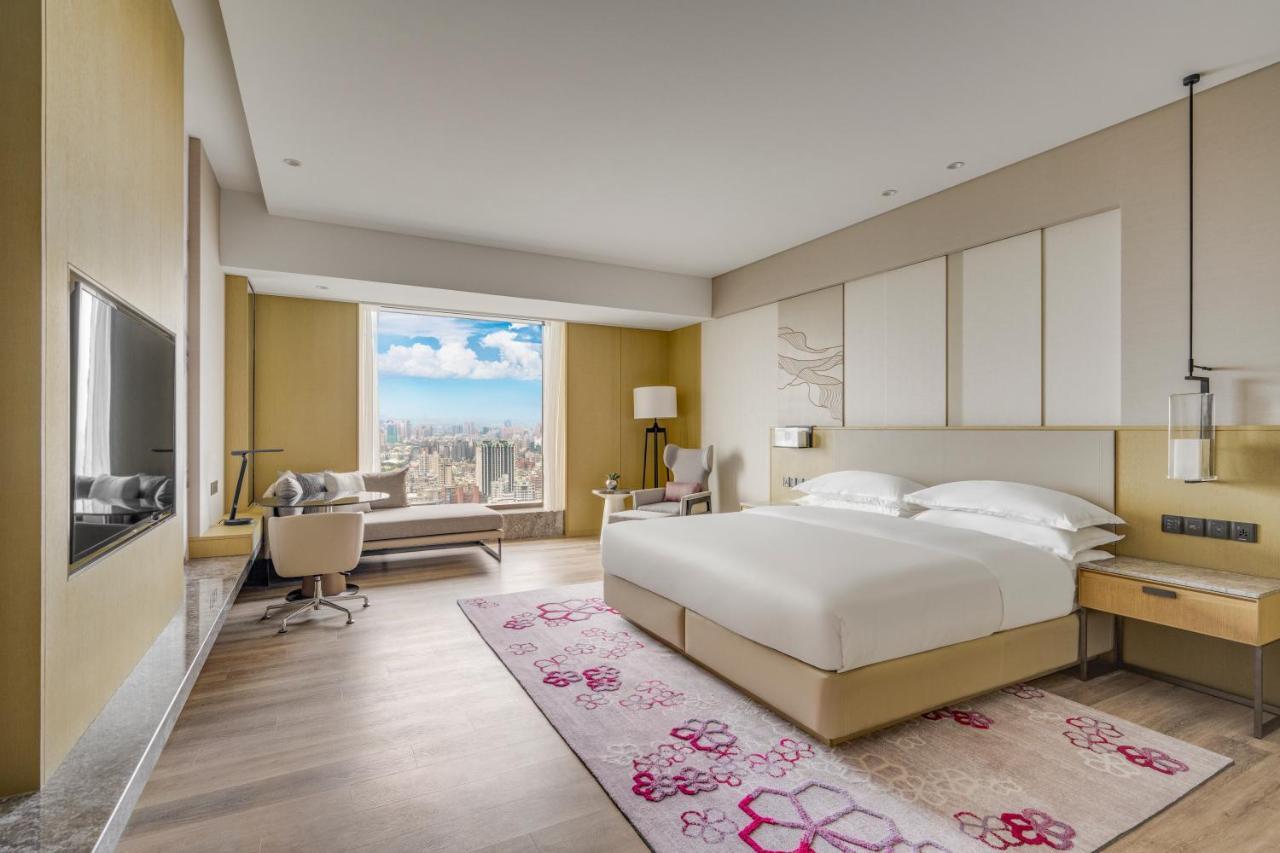 Kaohsiung Marriott Hotel Exterior photo Deluxe Room
