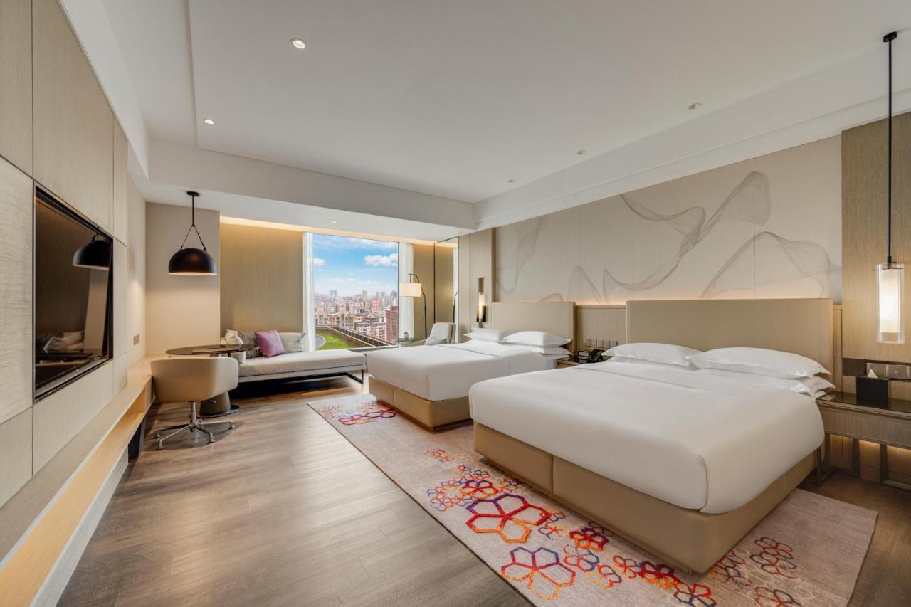 Kaohsiung Marriott Hotel Exterior photo Deluxe Room