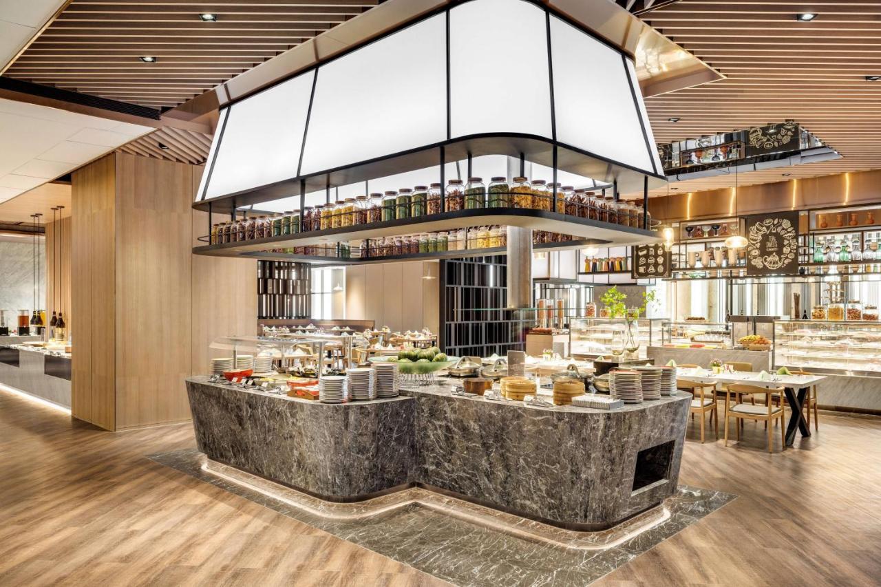 Kaohsiung Marriott Hotel Exterior photo The buffet at the restaurant