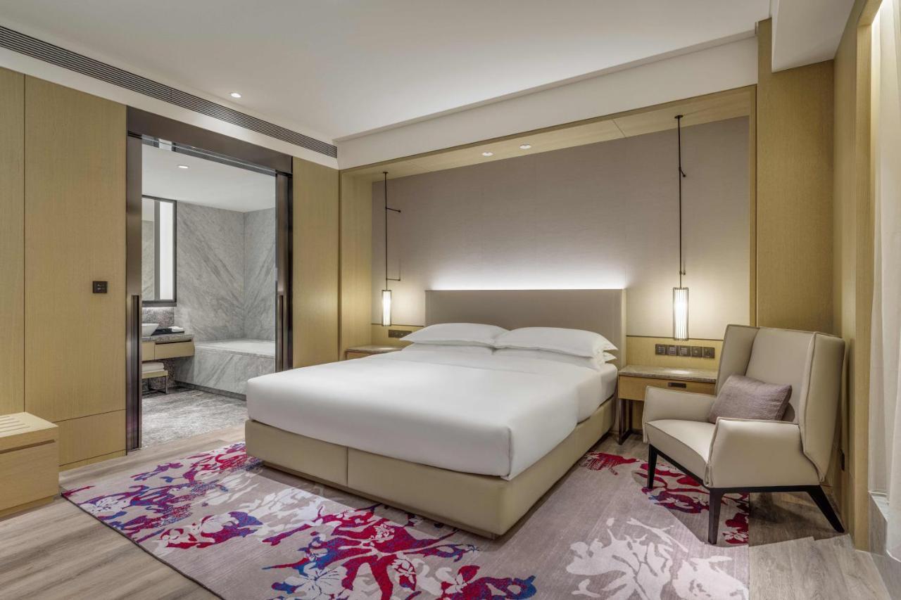 Kaohsiung Marriott Hotel Exterior photo Deluxe King
