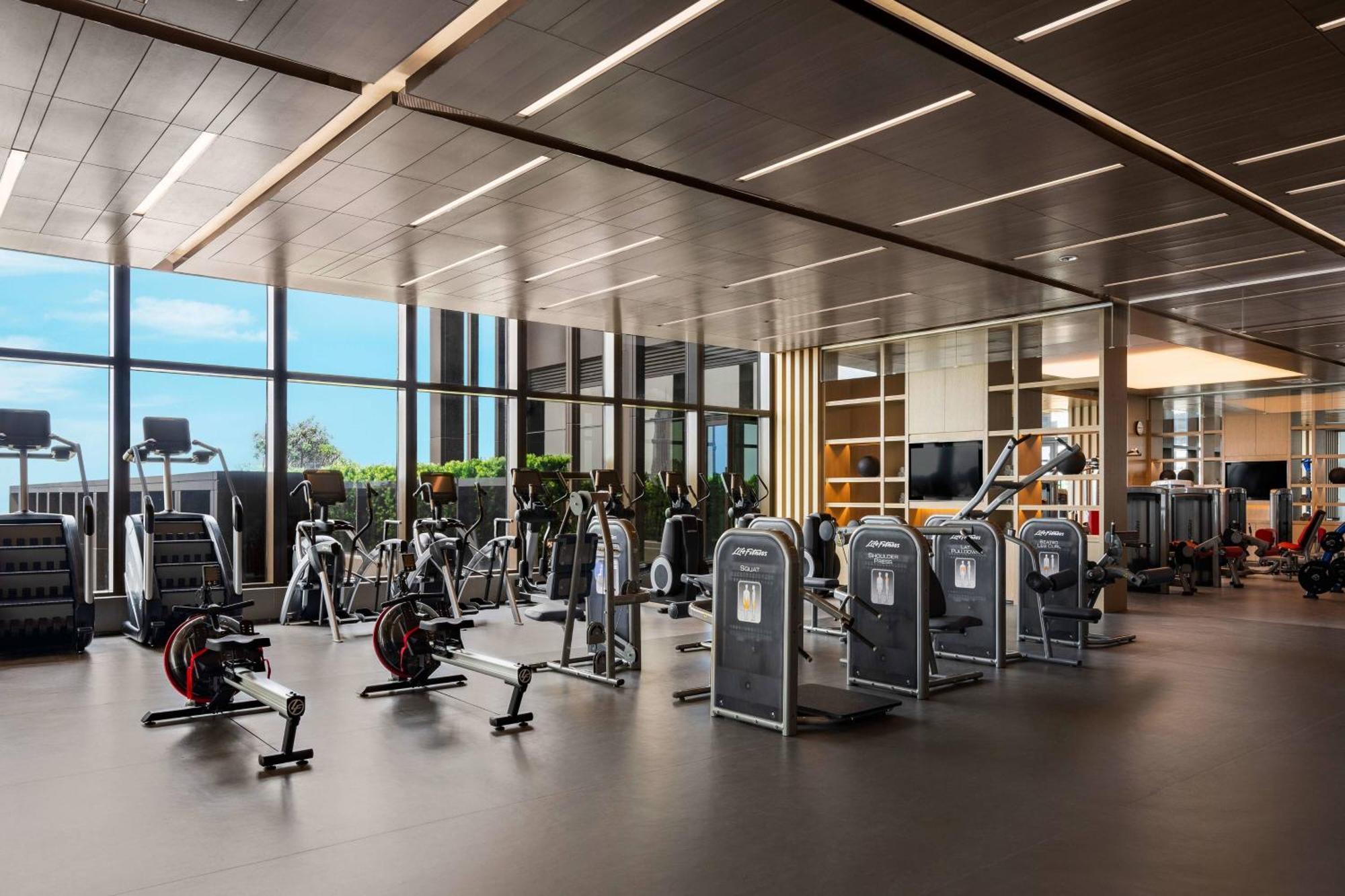Kaohsiung Marriott Hotel Exterior photo The gym at The Ritz-Carlton, Melbourne