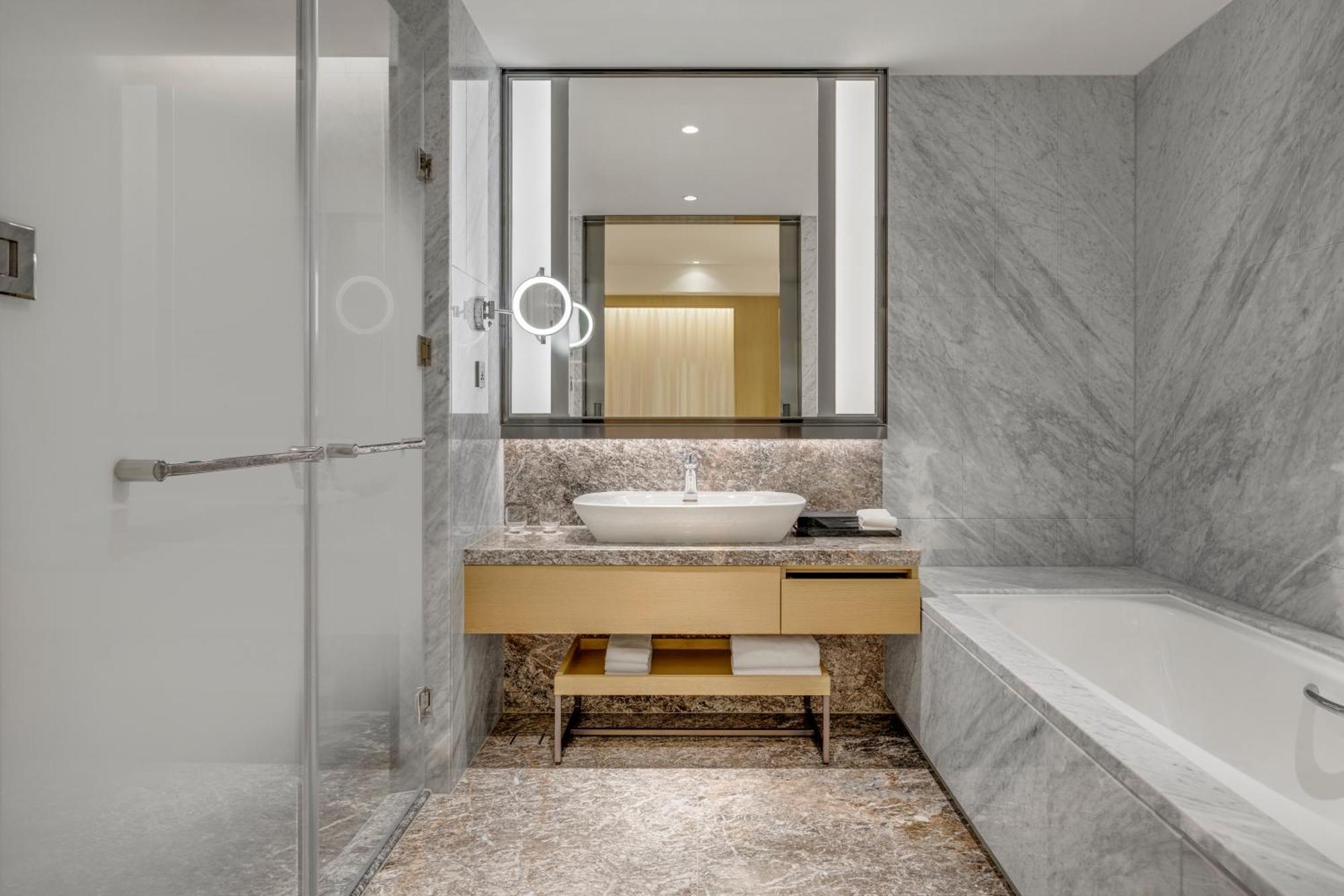 Kaohsiung Marriott Hotel Exterior photo Bathroom